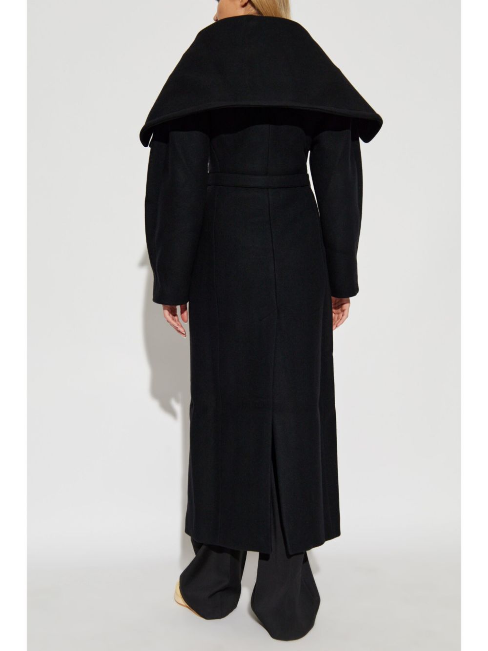 JACQUEMUS Coats Black