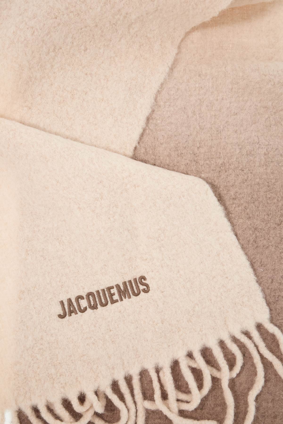 Jacquemus neuse  harvest scar