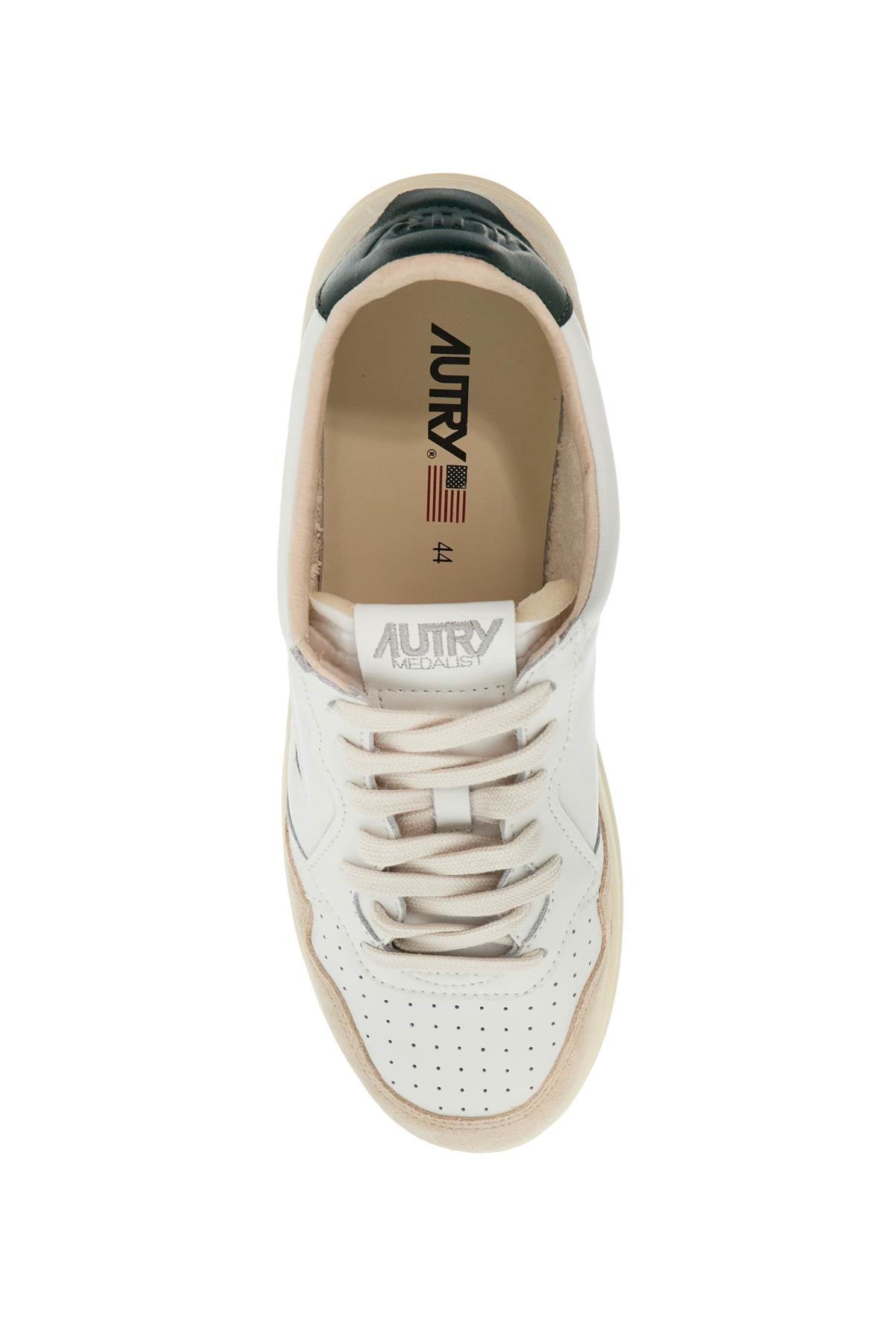 Autry leather medalist low sneakers