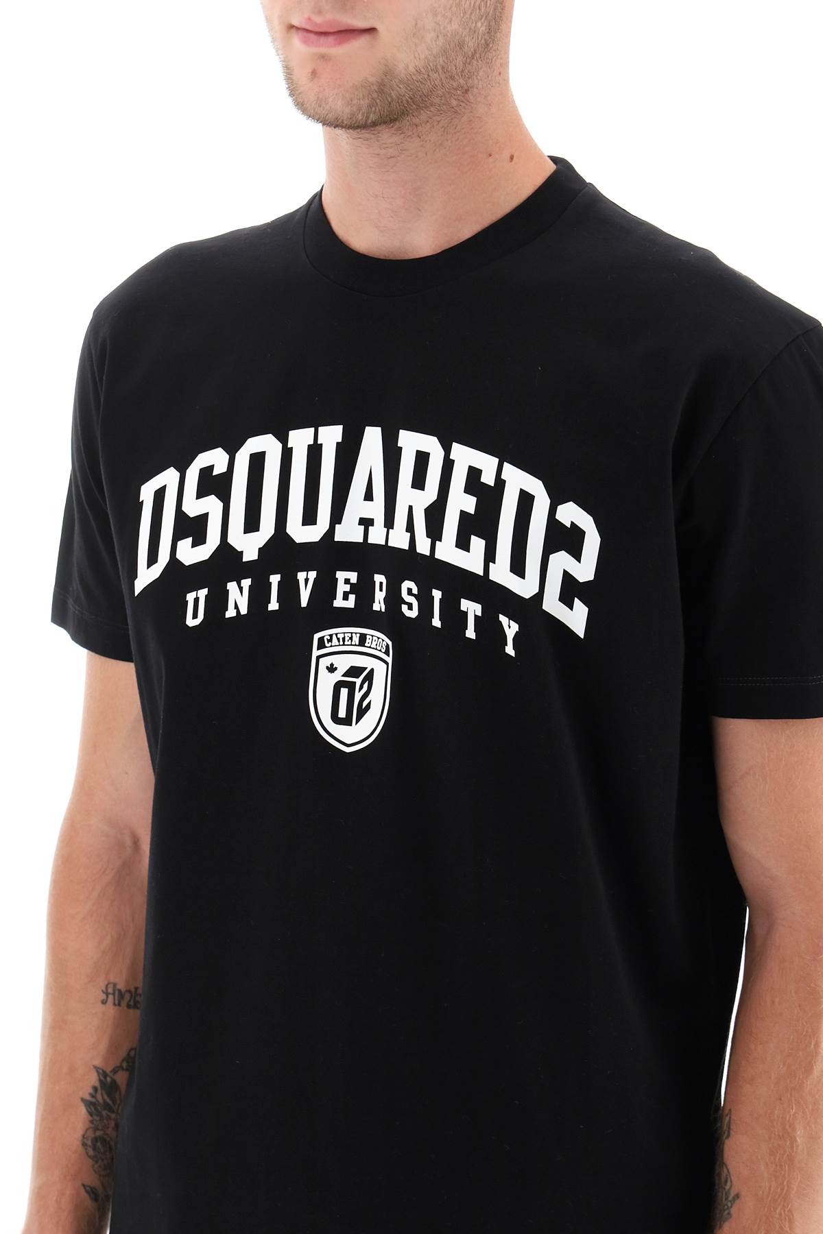 Dsquared2 college print t-shirt - ALPHA PANTHEON Opulencia Elegante | Unveiling the Premier Destination for Designer Fashion & Luxury Apparel